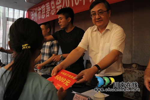 泸州:大病医疗救助金发到受助对象“家门口”(图1) 泸州:大病医疗救助金发到受助对象“家门口”(图1)