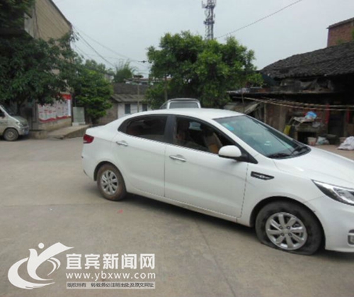 自投罗网!宜宾醉汉开“病车”送女儿看病被逮(图1) 自投罗网!宜宾醉汉开“病车”送女儿看病被逮(图1)