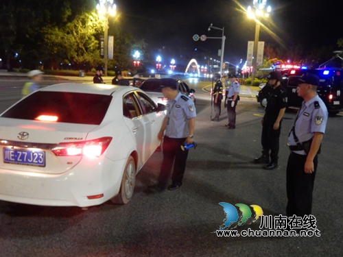 泸县警方全县持续多点位24小时设卡盘查(图5) 泸县警方全县持续多点位24小时设卡盘查(图5)