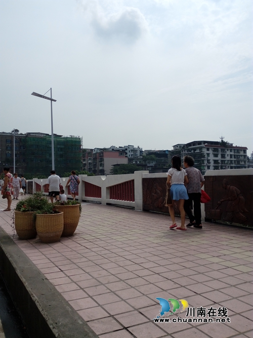 泸州纳溪:城区桥梁换“新装”(图1) 泸州纳溪:城区桥梁换“新装”(图1)