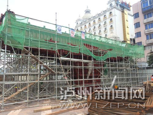 泸州:沱二桥加宽工程预计明年3月合龙(图1) 泸州:沱二桥加宽工程预计明年3月合龙(图1)