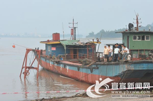 宜宾南溪沉船续:蛙人水下勘察进行打捞准备(图1) 宜宾南溪沉船续:蛙人水下勘察进行打捞准备(图1)
