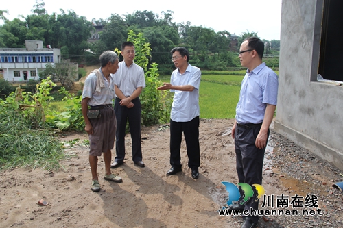 泸州市委第六督导组到云龙镇督查精准扶贫工作(图1)