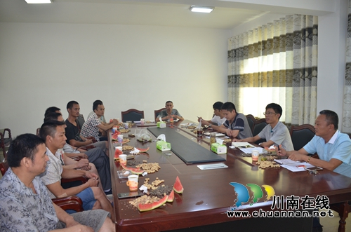 威鑫煤业庆“八一”座谈会鼓舞军人带头攻坚(图1) 威鑫煤业庆“八一”座谈会鼓舞军人带头攻坚(图1)