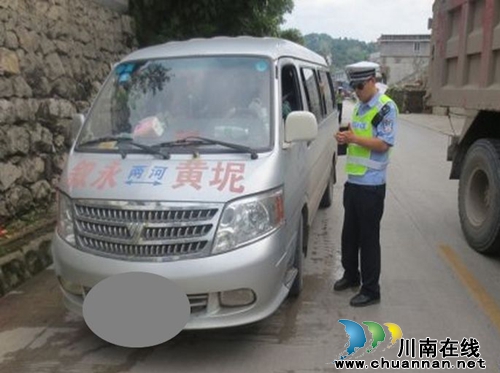 叙永交警大队严查客运车量违法行为32起(图1)