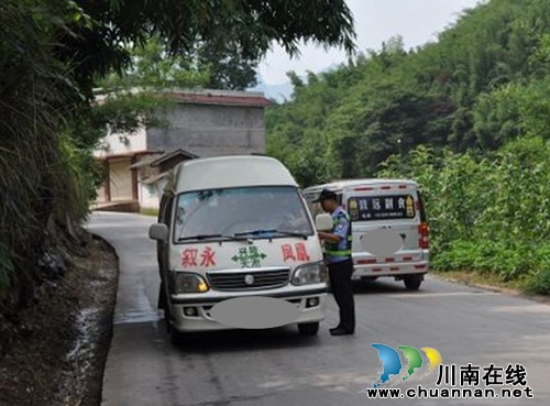 叙永交警大队严查客运车量违法行为32起(图2)