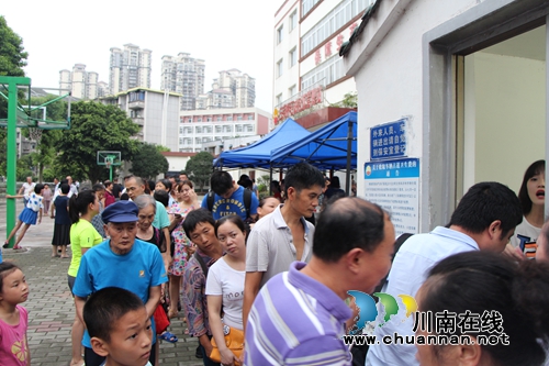 暴雨来袭!泸州红星街道紧急安全转移379人(图4) 暴雨来袭!泸州红星街道紧急安全转移379人(图4)