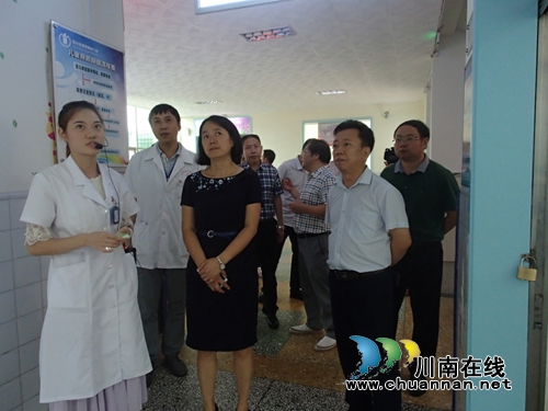 纳溪区委书记徐利调研全民预防保健工作(图1) 纳溪区委书记徐利调研全民预防保健工作(图1)