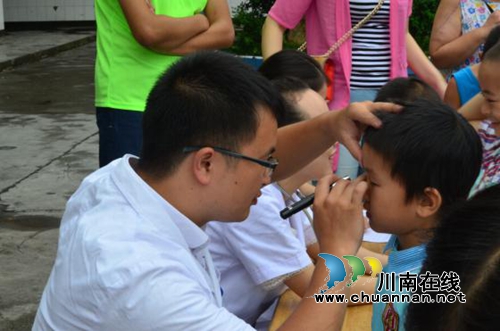 宜宾留宾乡积极开展留守儿童义诊活动(图2) 宜宾留宾乡积极开展留守儿童义诊活动(图2)