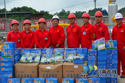 泸州市总工会领导慰问蜀南气矿职工(图1) 泸州市总工会领导慰问蜀南气矿职工(图1)