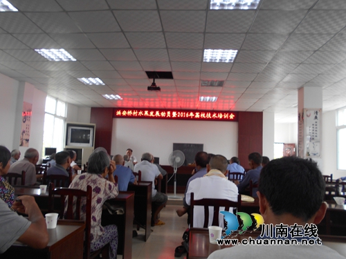 泸县石桥镇开展水果管理技术培训(图1) 泸县石桥镇开展水果管理技术培训(图1)