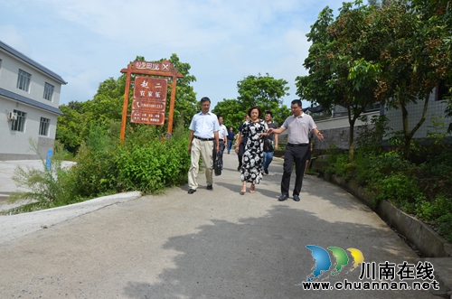 四川省统计局农村处副处长余学英到太伏镇指导农业统计数据质量(图1)