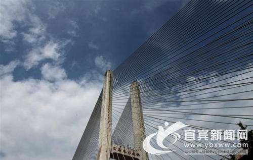 今夏天空频现“宜宾蓝” 市民点赞空气质量提升(图1) 今夏天空频现“宜宾蓝” 市民点赞空气质量提升(图1)
