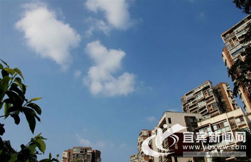 今夏天空频现“宜宾蓝” 市民点赞空气质量提升(图2) 今夏天空频现“宜宾蓝” 市民点赞空气质量提升(图2)