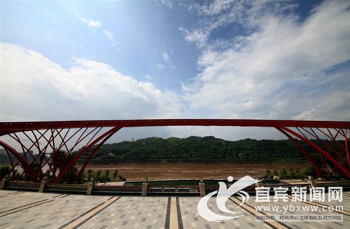 今夏天空频现“宜宾蓝” 市民点赞空气质量提升(图3) 今夏天空频现“宜宾蓝” 市民点赞空气质量提升(图3)