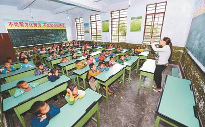 咬定“穷根”不松劲&nbsp;苦干实干换新貌(图4)