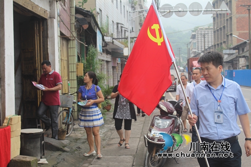 泸县玉蟾街道：党旗引领提升全民健康意识(图1)