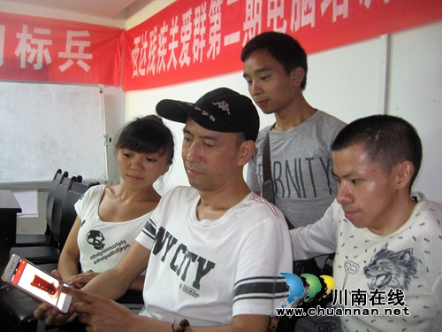泸州高位截瘫者办技艺培训 助123名残疾人就业(图1) 泸州高位截瘫者办技艺培训 助123名残疾人就业(图1)