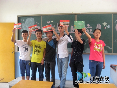 泸州纳溪:6名聋哑学生考上大学(图1) 泸州纳溪:6名聋哑学生考上大学(图1)