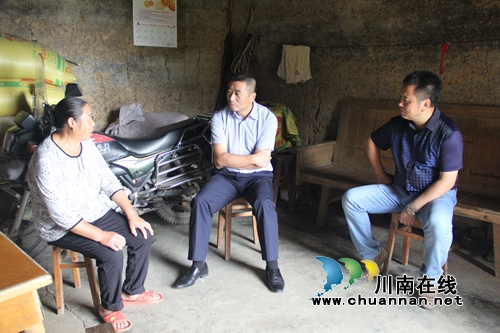 薛学深到泸县石桥镇开展脱贫攻坚蹲点督导工作(图1)