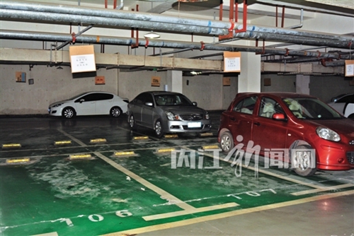 内江:小区停车位“只卖不租”遭业主“吼黄”(图2) 内江:小区停车位“只卖不租”遭业主“吼黄”(图2)