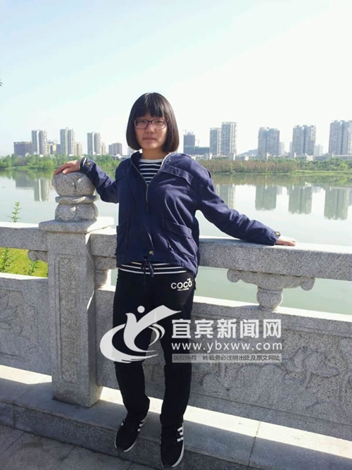 宜宾:“小山雀”长大 山村孤儿圆了大学梦(图1) 宜宾:“小山雀”长大 山村孤儿圆了大学梦(图1)