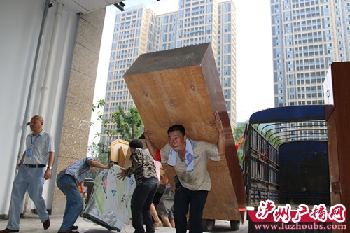 泸州最大安置项目第二批安置户陆续乔迁新居(图1) 泸州最大安置项目第二批安置户陆续乔迁新居(图1)