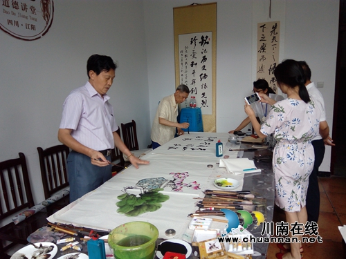 大山坪麻柳湾社区深入开展廉洁书画进社区活动(图1)