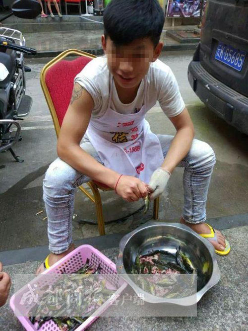 宜宾15岁少年疑打工时与店员打斗被刺死(图1) 宜宾15岁少年疑打工时与店员打斗被刺死(图1)