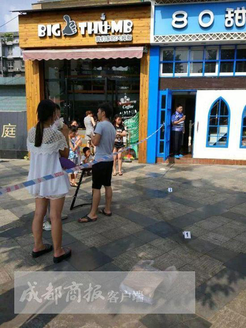宜宾15岁少年疑打工时与店员打斗被刺死(图2) 宜宾15岁少年疑打工时与店员打斗被刺死(图2)