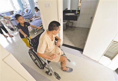 宜宾9岁"小护工"感动全病房&nbsp;绘画曾获全国金奖(图2)