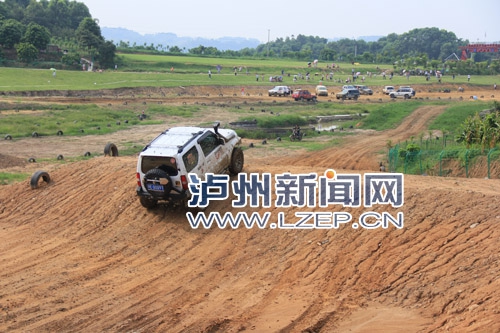 黄舣打造国际赛车场&nbsp;体验泸州版速度与激情(图1)