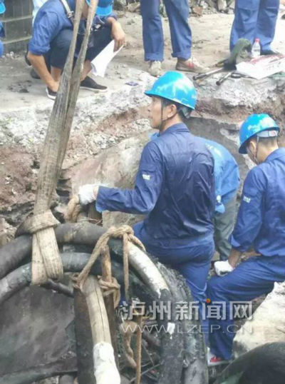 施工挖掘引发泸州城北大停电&nbsp;电力人抢修30小时(图2)