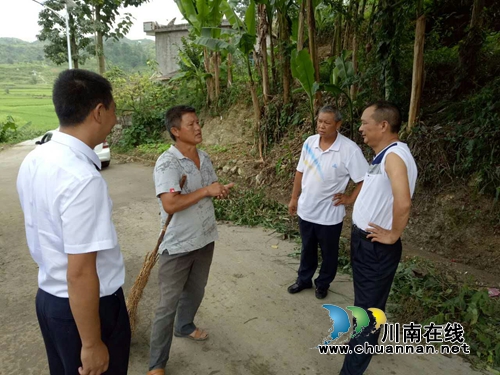 兴仁县政协副主席视察城北街道整脏治乱工作(图3)