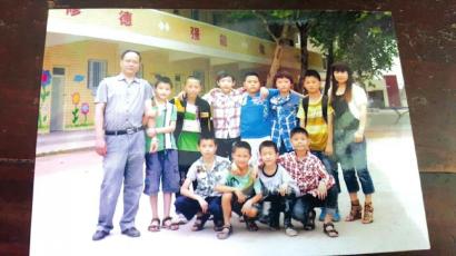内江救人老师英魂归故里&nbsp;上百学生将为他送行(图1)