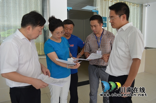 泸州市政府副秘书长调研泸县全民预防保健工作(图2) 泸州市政府副秘书长调研泸县全民预防保健工作(图2)