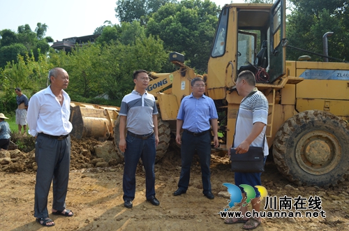 玉蟾街道开展易地扶贫搬迁项目建设检查(图1)