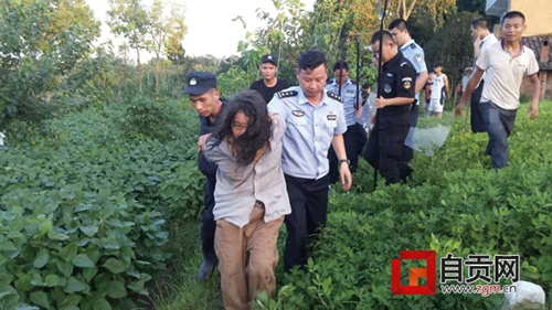 内江“武疯子”砍人逃到自贡 警民联手搜山抓获(图1) 内江“武疯子”砍人逃到自贡 警民联手搜山抓获(图1)