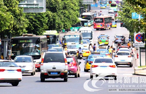 宜宾城区道路黑化工程年底结束 航天路拓宽3米(图2) 宜宾城区道路黑化工程年底结束 航天路拓宽3米(图2)