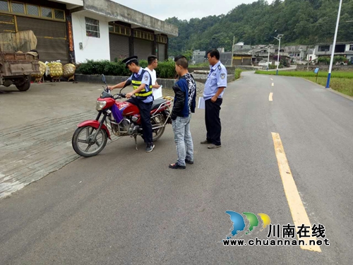 兴仁县城北街道领导带队检查农村道路交通安全(图4)