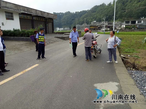 兴仁县城北街道领导带队检查农村道路交通安全(图1)