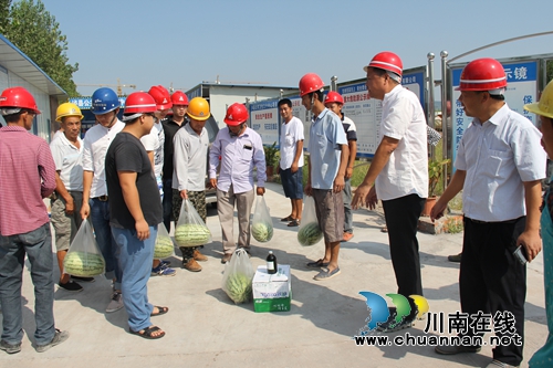 泸州医药产业园开展夏季送清凉活动(图1) 泸州医药产业园开展夏季送清凉活动(图1)