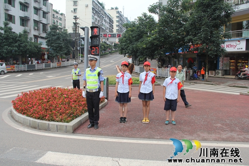 合江人民小学学生&nbsp;“零距离”体验警营生活(图3)