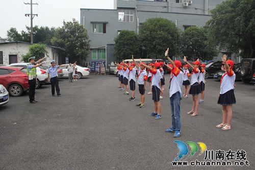 合江人民小学学生&nbsp;“零距离”体验警营生活(图1)