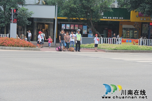 合江人民小学学生&nbsp;“零距离”体验警营生活(图4)