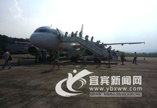 地表温度超50℃！宜宾机场迎接高温“烤”验(图1)