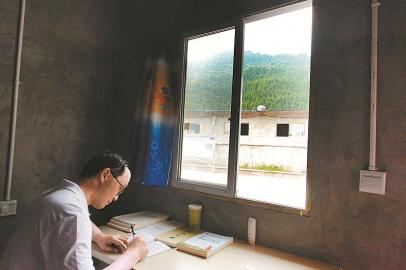 “羊硕士”扶贫到山村(图4)
