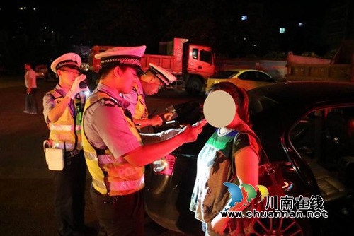 泸县交警大队:高温天出“重拳”整治酒驾(图2) 泸县交警大队:高温天出“重拳”整治酒驾(图2)
