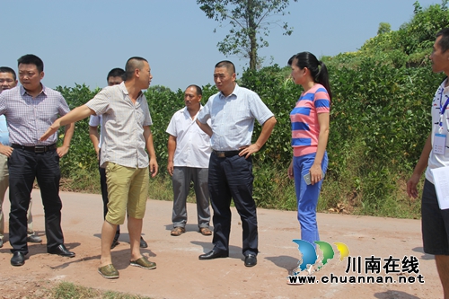 薛学深督查云龙镇易地扶贫搬迁工作(图1)