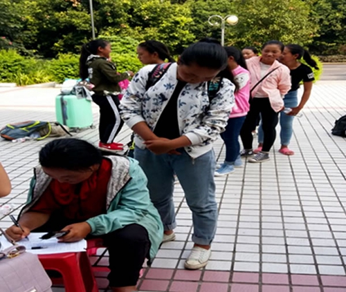 79名凉山籍学生遭遇甩客&nbsp;宜宾多部门助其回家(图1)